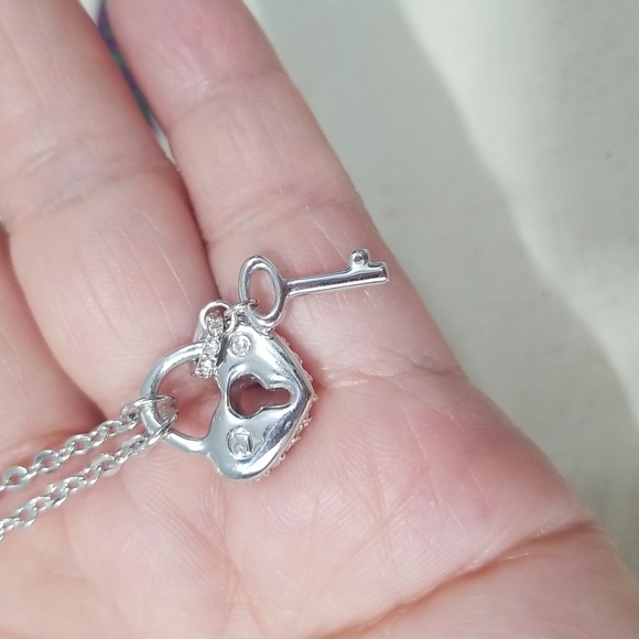 Authentic Swarovski Puffy Sweetheart Lock N Key Silver Tone Necklace - Picture 5 of 12
